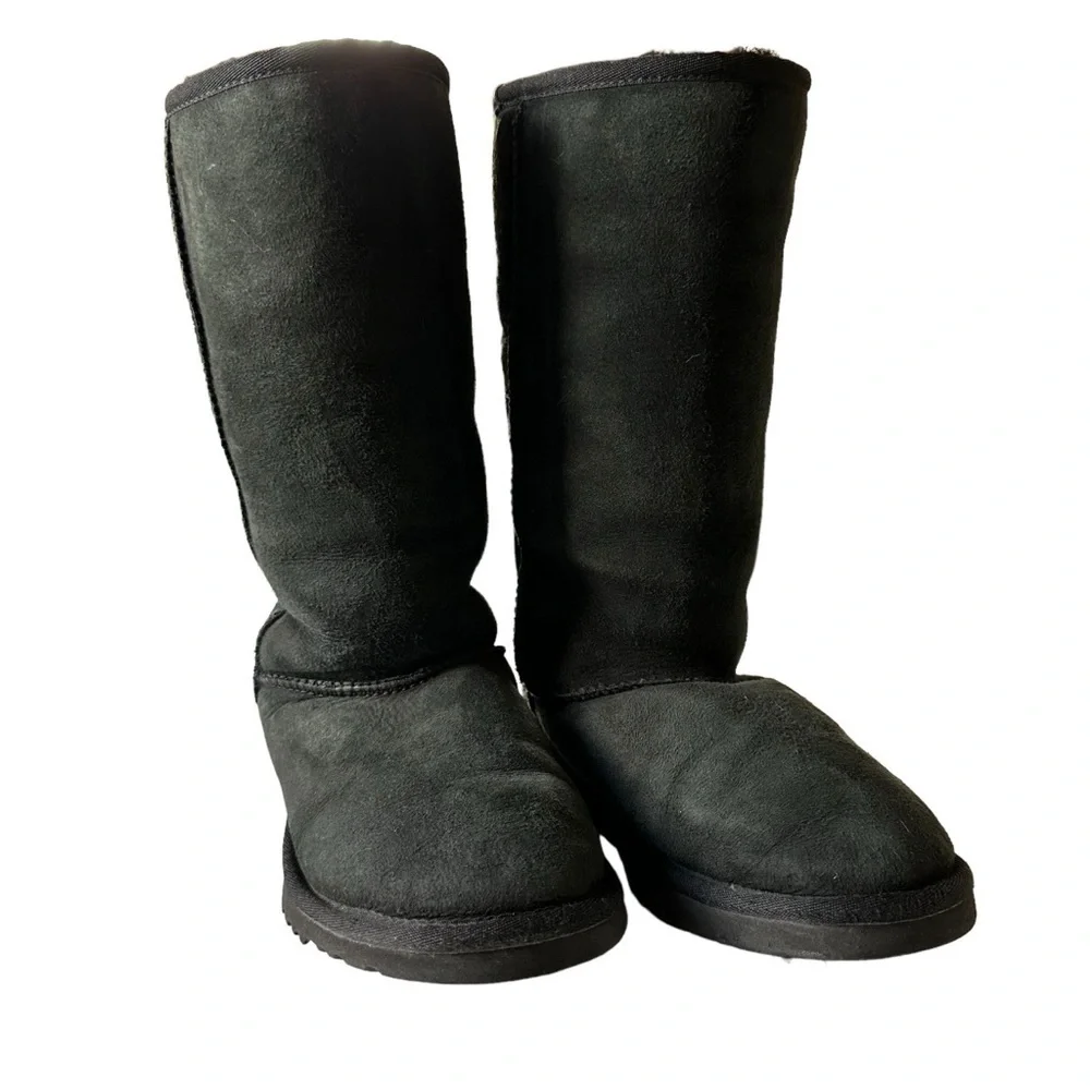 UGG CLASSIC TALL BOOTS BLACK SIZE 3